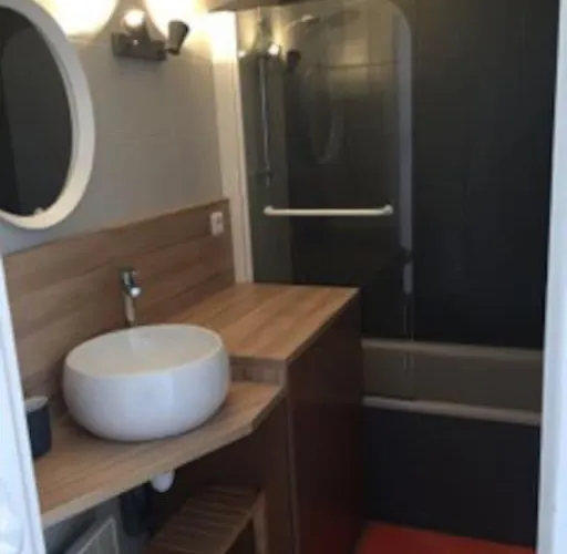 Cosy, Vue Sur Parc, 3 Mins Benoit *