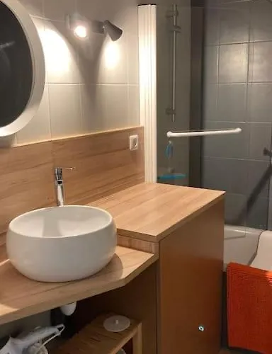 Апартаменты Cosy, Vue Sur Parc, 3 Mins Benoit *